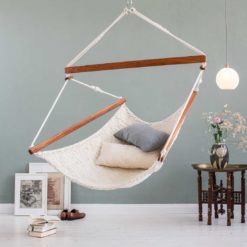 FLYING CARPET Hängesessel von HängemattenGlück freischwingend in schönem Wohnzimmer
