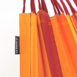 Die Doppelhängematte MODESTA aus Bio-Baumwolle von LA SIESTA Volcano Detail Logo