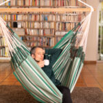 Hängesessel am Arbeitsplatz: Der neue Trend für kreative Köpfe und entspannte Pausen!