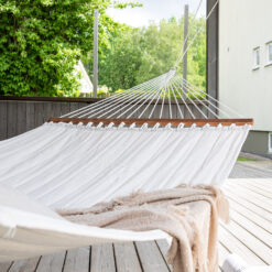 Stabhängematte HEDVIG von Venture Design Terrasse