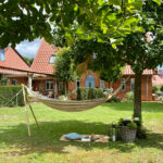 Hängematten im Garten – so entspannst du auch  an heißen Tagen