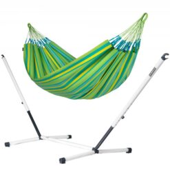 Die LA SIESTA wetterfeste Kingsizehängematte outdoor BRISA und das Hängemattengestell aus Metall NAUTICO Lime