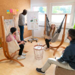 Mit Hängesessel entspannt durch den Arbeitsalltag