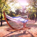 Hängesessel und Hängematten: Herbstmomente in der Natur.