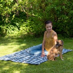 Praktische AMAZONAS Outdoor-Decke für unterwegs – ultra leicht im Garten oder im Park
