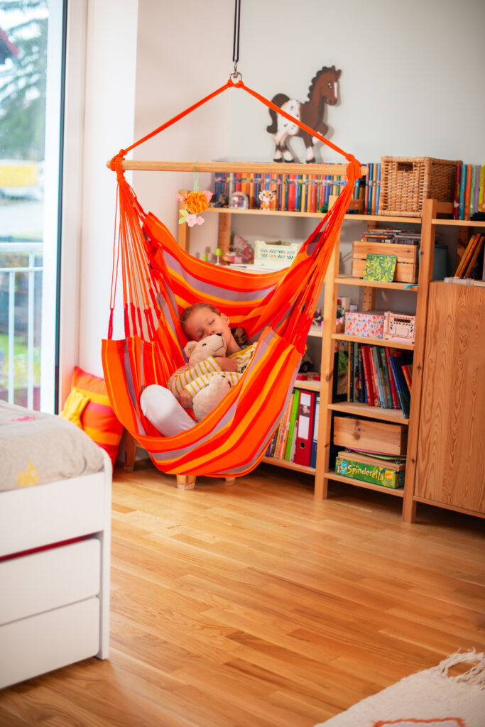Kinderzimmergestaltung 2026: Hängesessel als echtes Must-have